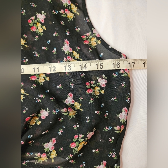 Iris Basic Girls Black Floral Sheer Button Up Sleeveless Shirt Size Large - Picture 7 of 9